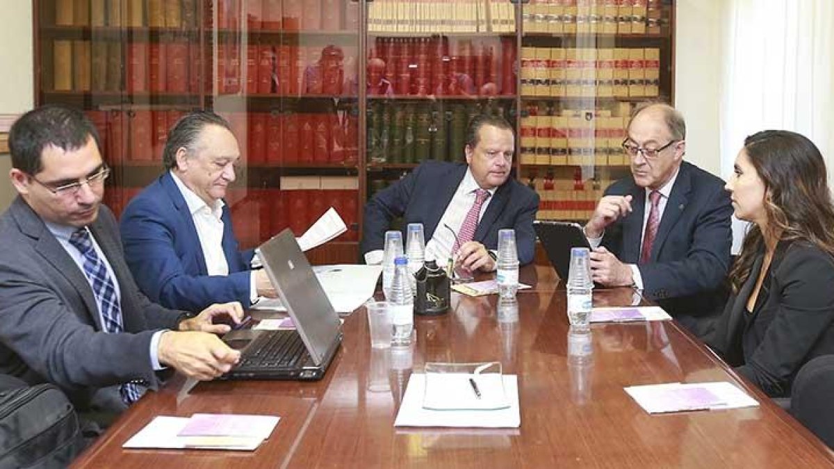 El Consejo de Cuentas de Castilla y León se reunió ayer en el Ayuntamiento de Lerma-RAÚL G. OCHOA