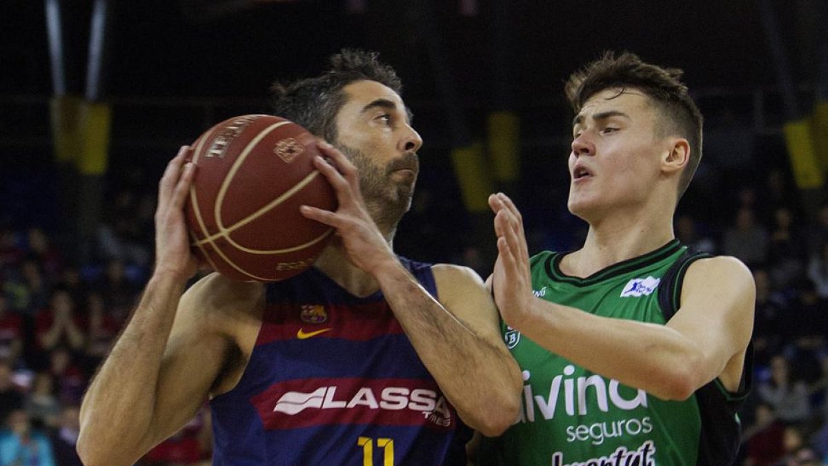 El nuevo talento de la Penya, Dimitrijevic junto a Navarro en partido de LIga-
