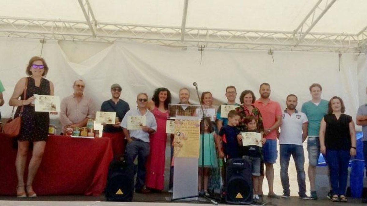El certamen de postres contó con 42 participantes y el de mieles con 13, a los que se sumaron los 6 de los 11 establecimientos que elaboraron pinchos.-ECB