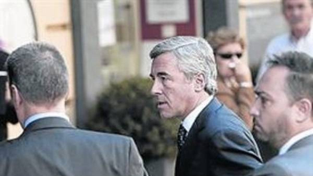 Acebes, a su llegada ayer a la Audiencia.-Foto: JOSÉ LUIS ROCA