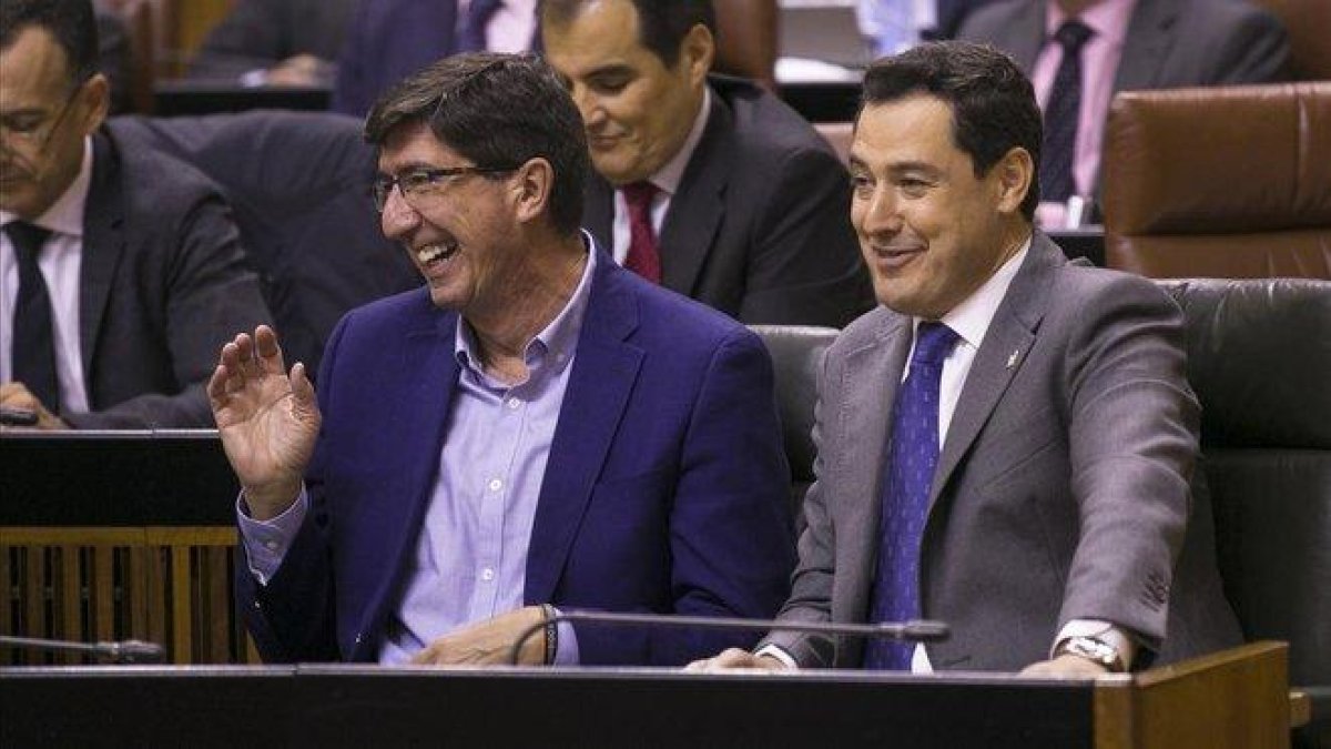 El presidente andaluz, Juanma Moreno (PP), y el vicepresidente, Juan Marín (Cs).-EUROPA PRESS / MARÍA JOSÉ LÓPEZ