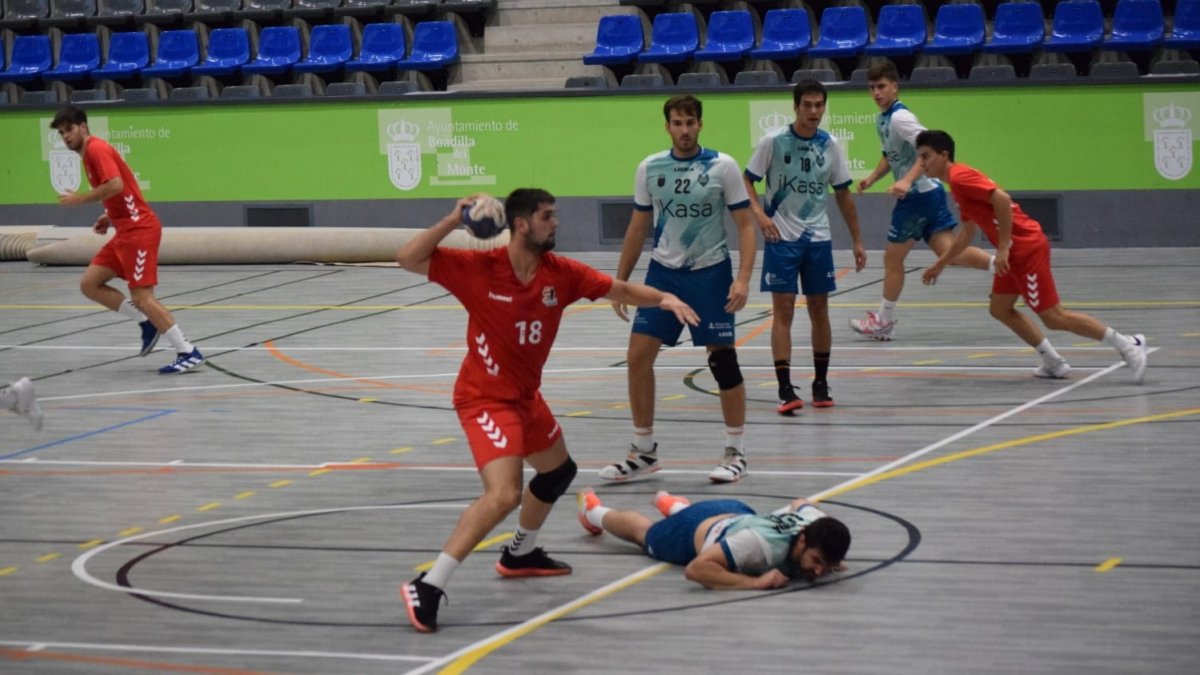 Victoria del UBU San Pablo Burgos ante Balonmano Ikasa. ECB