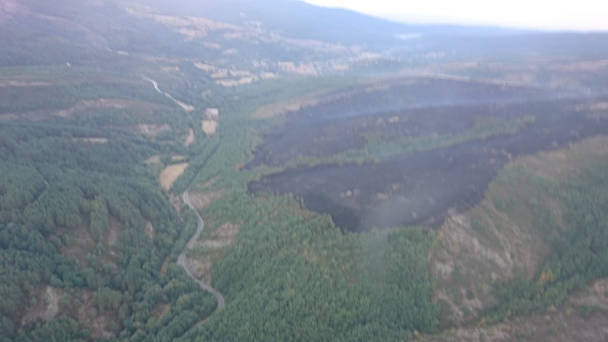Imagen aérea de la zona afectada por el incendio. @briflubia