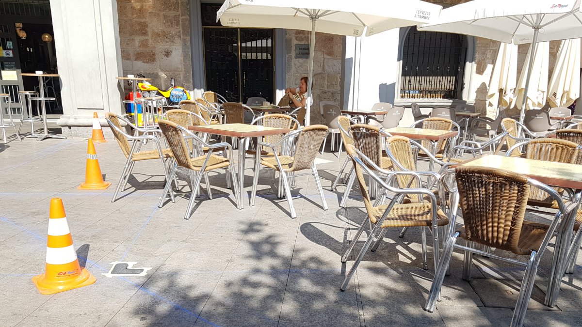 El Ayuntamiento establece un máximo de 22 mesas por establecimiento. ECB