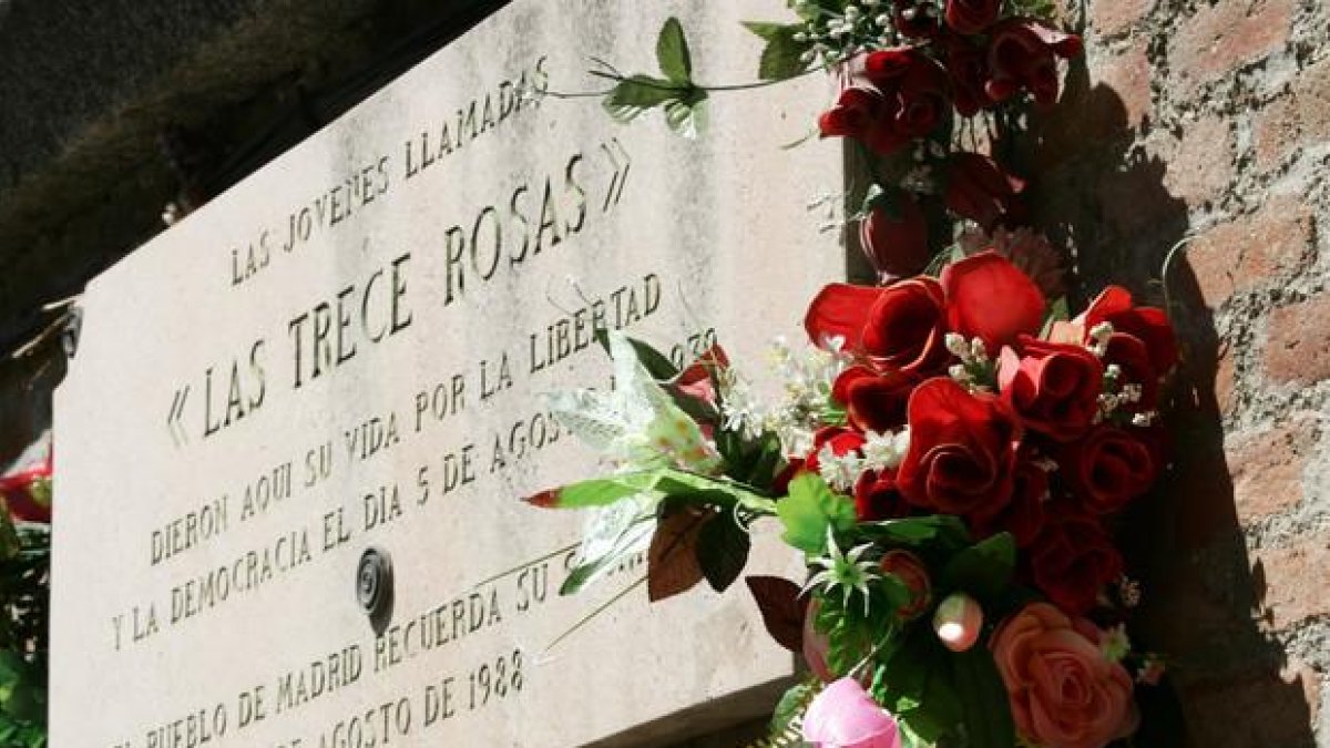 Acto de Homenaje a las ’Trece rosas’ en Madrid, en 2006.-JOSE RAMON LADRA