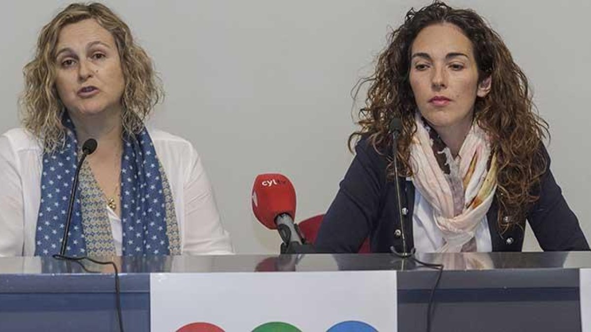 Fátima Fernández y Silvia González, vicepresidenta y presidenta de la asociación, ayer en la presentación.-SANTI OTERO