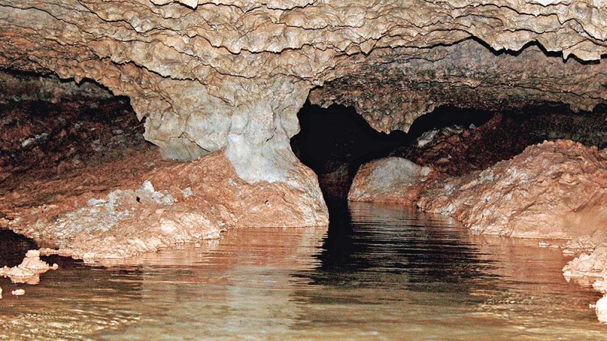 Interior de la cueva Román.-ECB