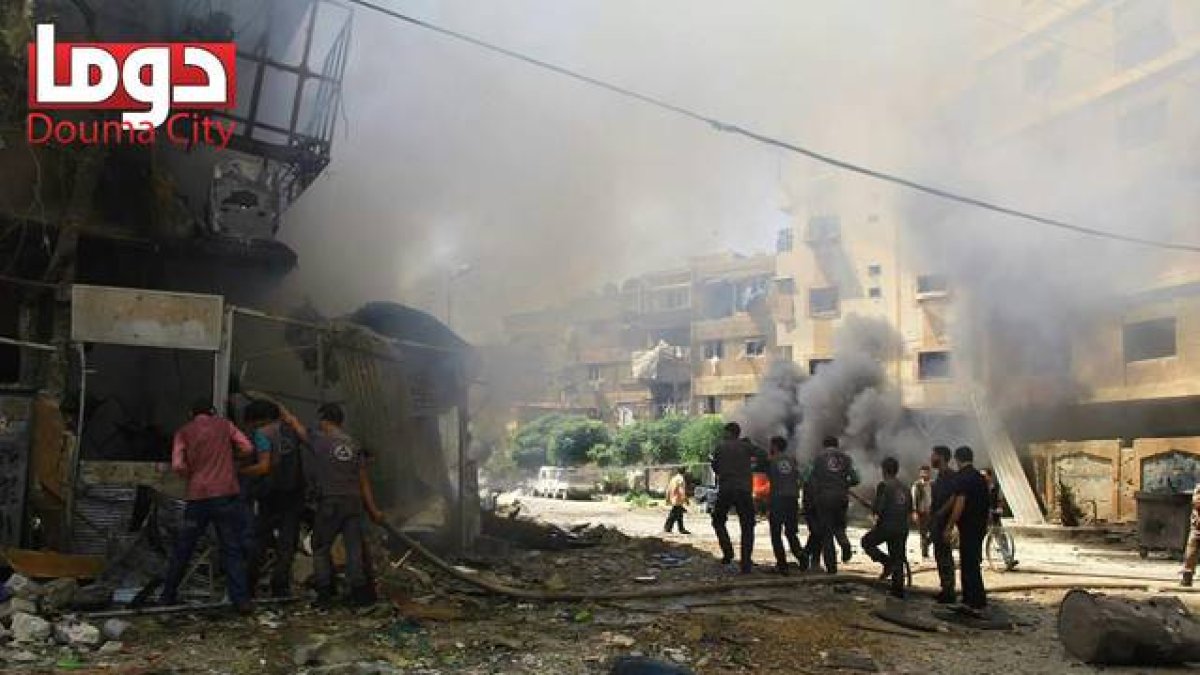 La ciudad de Duma ha sido atacada fuertemente en las últimas semanas por las fuerzas del régimen de Asad.-Foto: AP