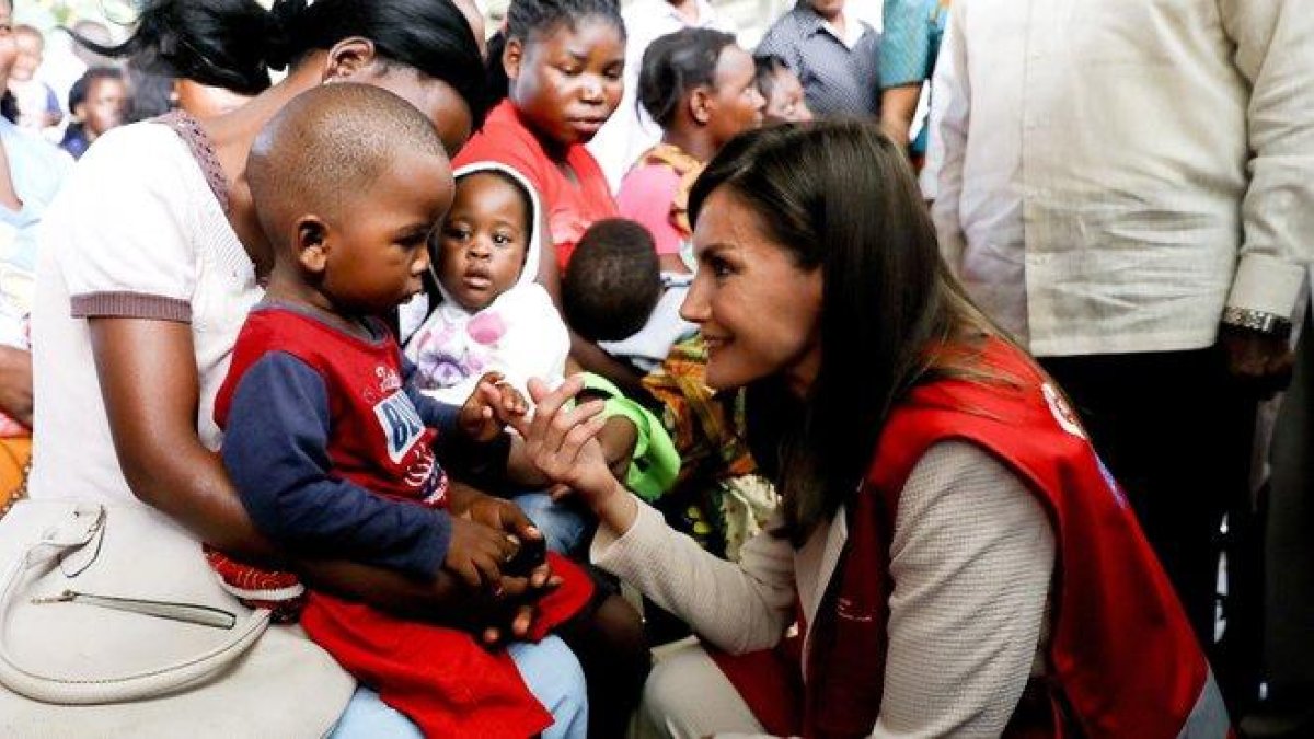 La reina Letizia, en marzo, en una visita a Mozambique.-EFE / BALLESTEROS