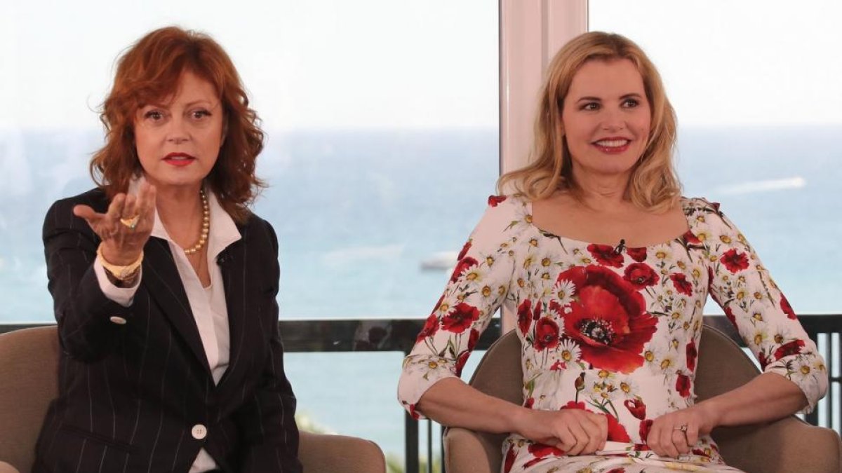 Susan Sarandon (izquierda) y Geena Davis, durante el debate sobre mujeres y cine organizado en el marco del festival de Cannes.-AGENCIAS / CANNES