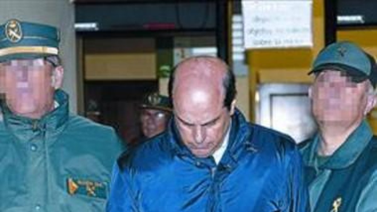 El exdirector de Vitalia Antonio Albarracín es llevado a prisión, ayer.-EFE / RAÚL CARO