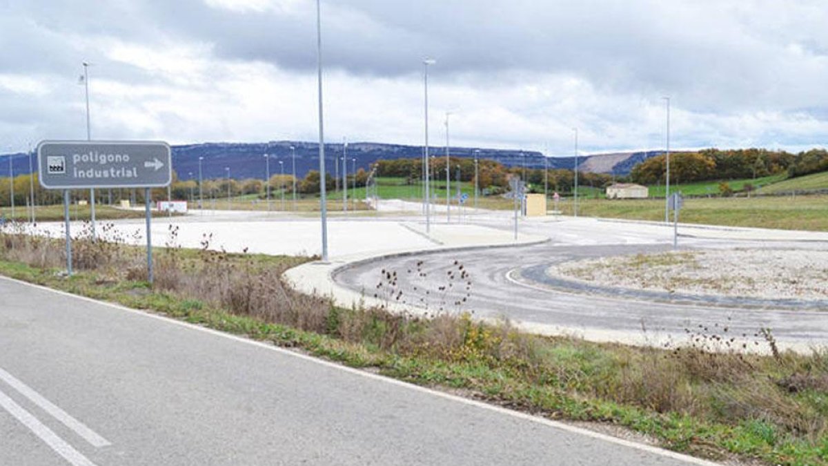 El polígono industrial de Espinosa de los Monteros cuenta con una gran cantidad de espacio disponible.-ECB