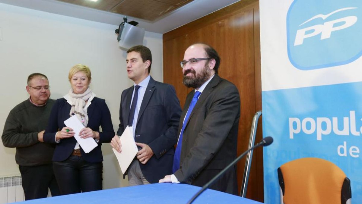 Vázquez, Cortés, Ibáñez y López, procuradores del PP por Burgos, ayer, en la rueda de prensa.-RAÚL G. OCHOA