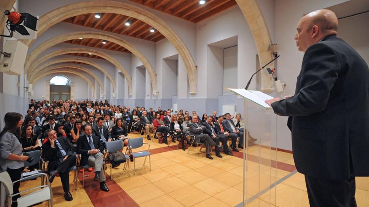 El director del centro, Antonio Granados, en un momento de la intervención, ayer, en el Monasterio de San Agustín.-ISRAEL L. MURILLO