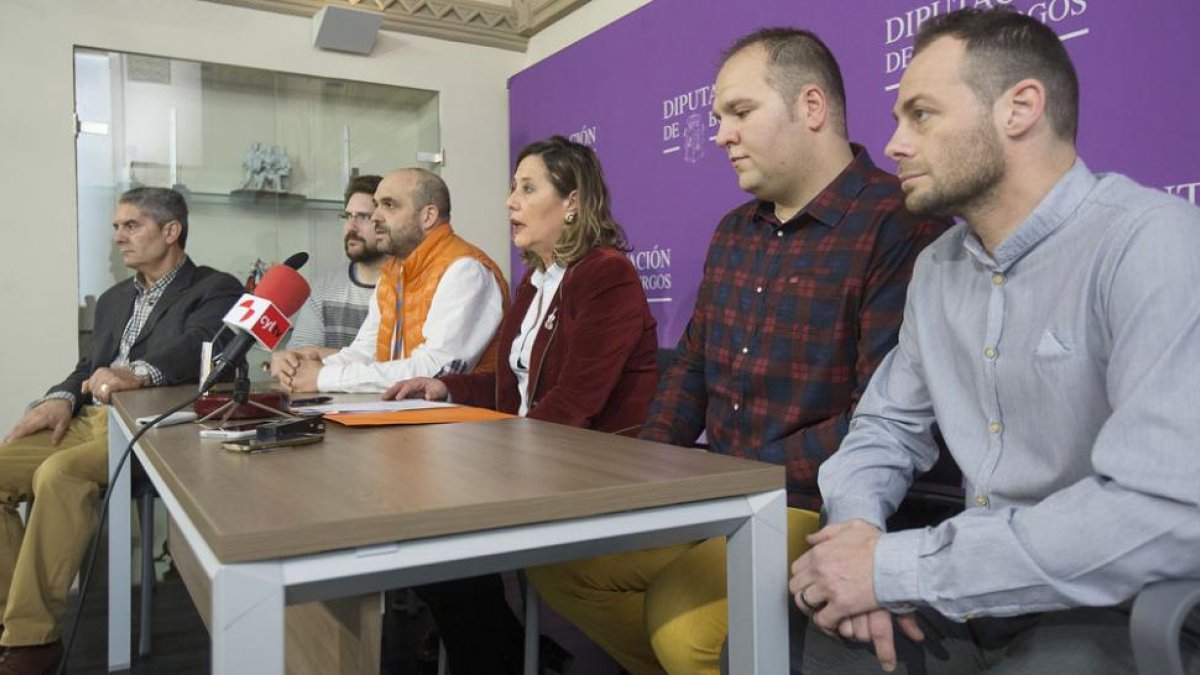 Representantes de varias empresas junto a la presidenta de Burgos Alimenta, Montserrat Aparicio.-RAÚL G. OCHOA