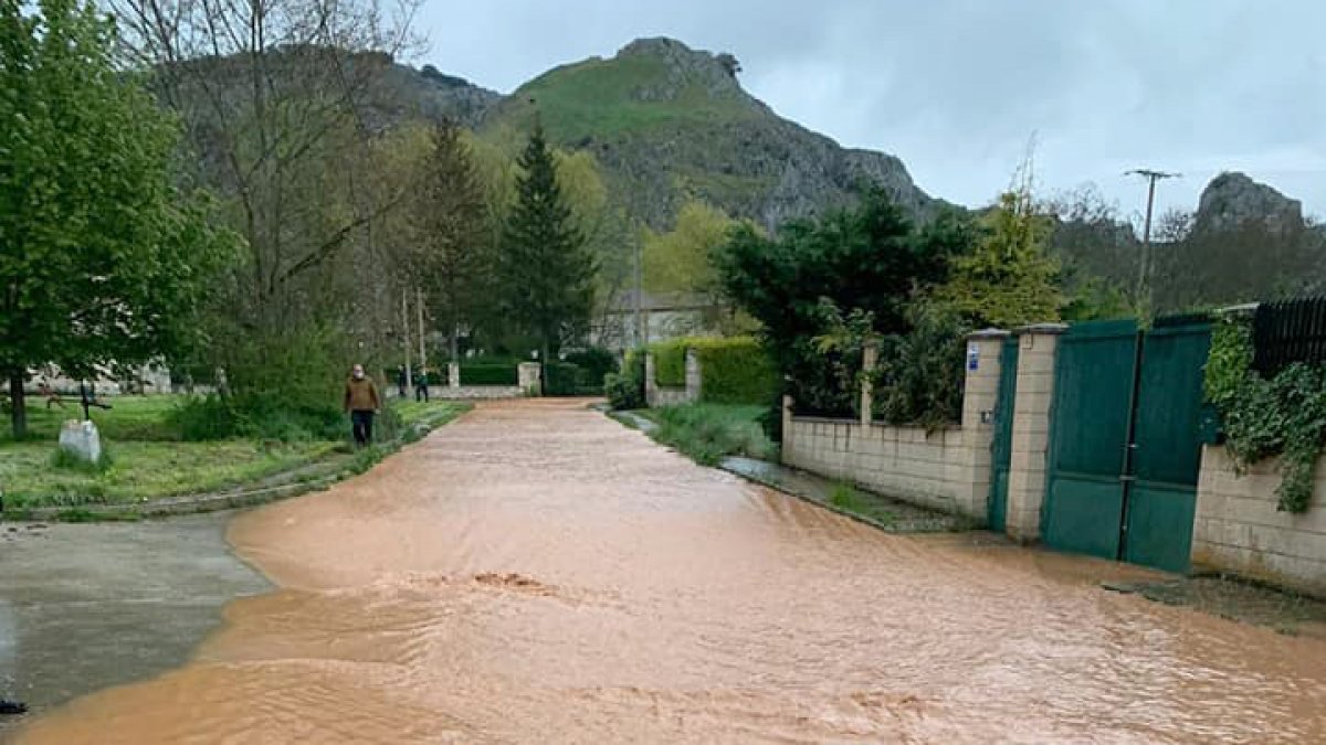 La tromba de agua y el granizo posterior cayeron de forma repentina. ECB