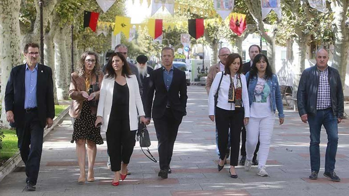 Los aspirantes a representar al PSOE burgalés en el Congreso y al Senado registraron ayer sus candidaturas en el Palacio de Justicia.-RAÚL G. OCHOA