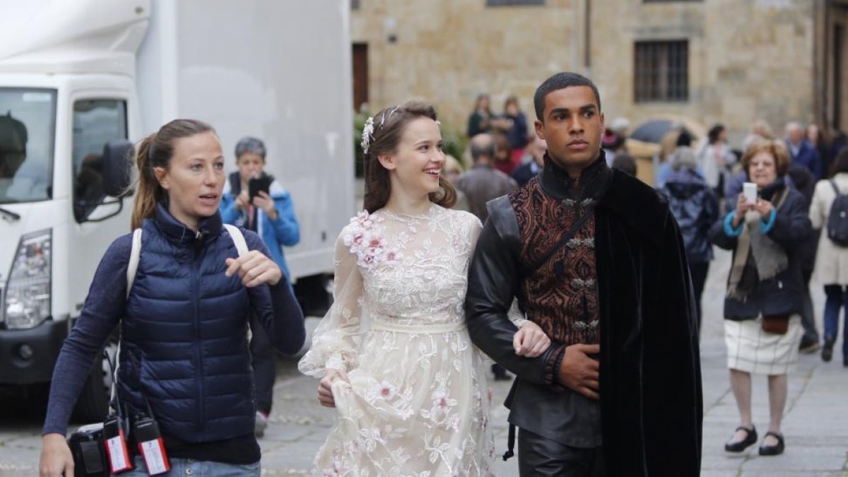 El equipo de la serie Still Star Crossed, empieza a grabar en la catedral en la imagen la llegada de los actores principales-ICAL