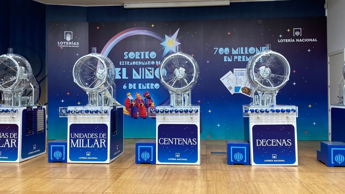 Los bombos justo antes del sorteo. LOTERÍA NACIONAL