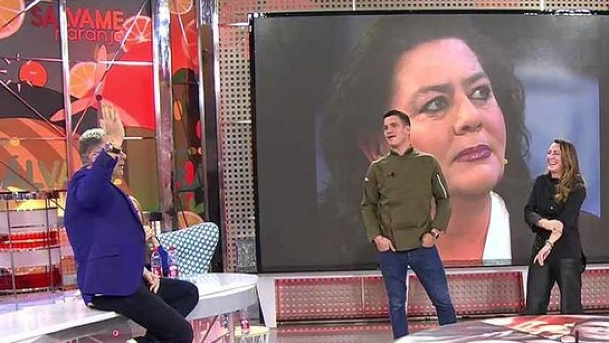 Jorge Javier Vázquez presentó ayer a los dos chefs que actuarán como jurados de 'La Última Cena'. TELECINCO