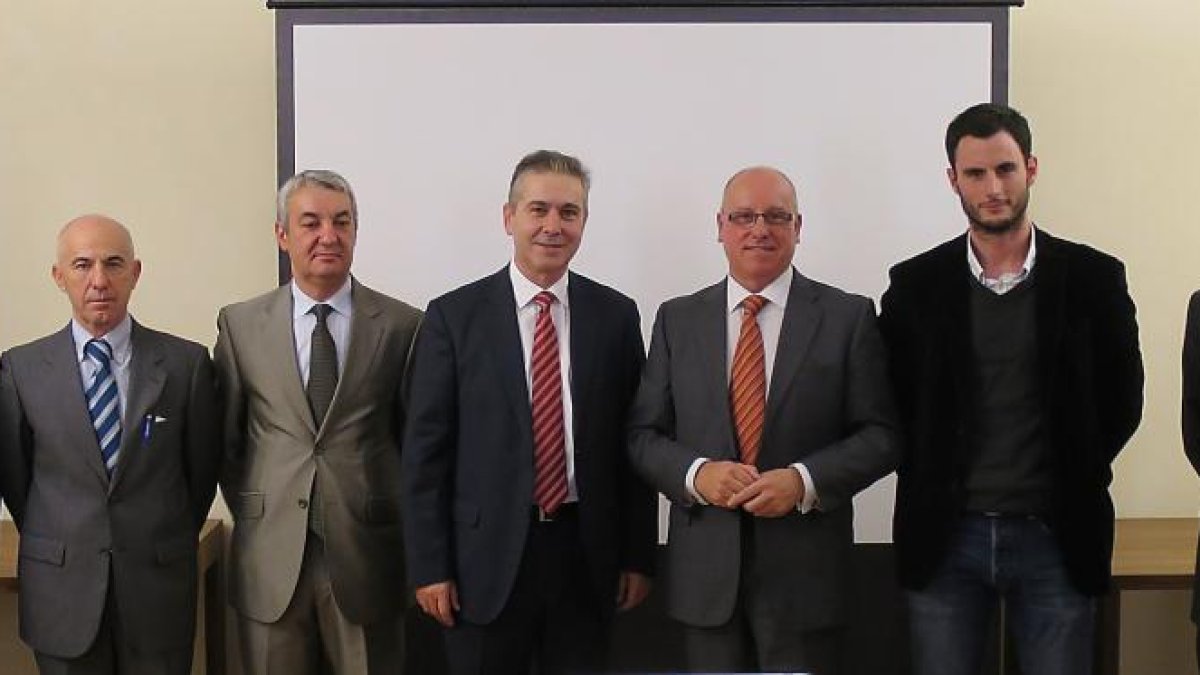 El presidente de la Fundación Michelin, Félix Sanchidrián, -centro- en la presentación del 10º aniversario.-ECB