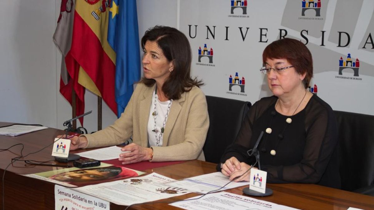 Elena Vicente y Esther Gómez en la presentación de la Semana Solidaria de la UBU.-ECB