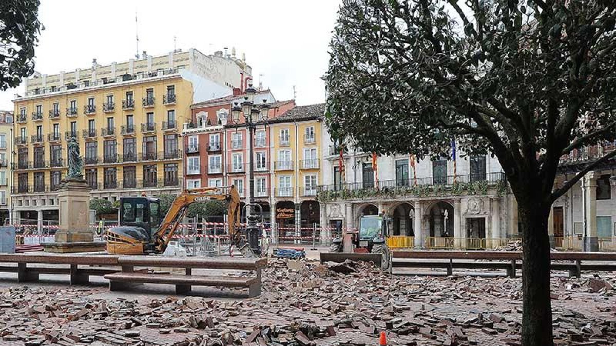 Las obras de la plaza mayor de Burgos consumirán una de las mayores partidas presupuestarias del Ayuntamiento de Burgos este año.-ISRAEL L. MURILLO