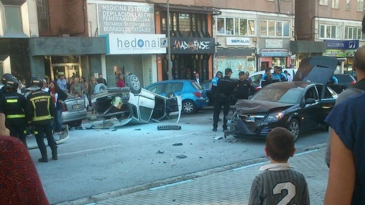 Imagen del accidente registrado en Reyes Católicos.-ECB