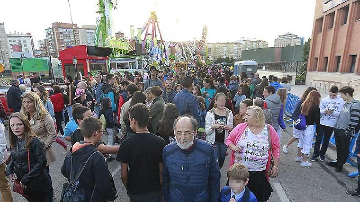 Las barracas volverán a instalarse en la calle Francisco de Vitoria.-Raúl Ochoa