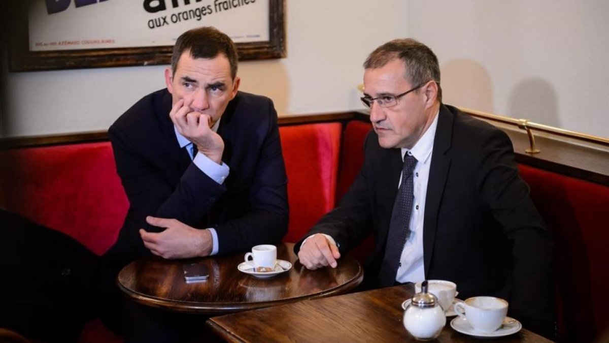 El presidente del Consejo Ejecutivo de Corcega, Gilles Simeoni (izquierda) y el presidente de la Asamblea de Corcega, Jean Guy Talamoni, en París en el 2016.-EFE / CHRISTOPHE PETIT TESSON