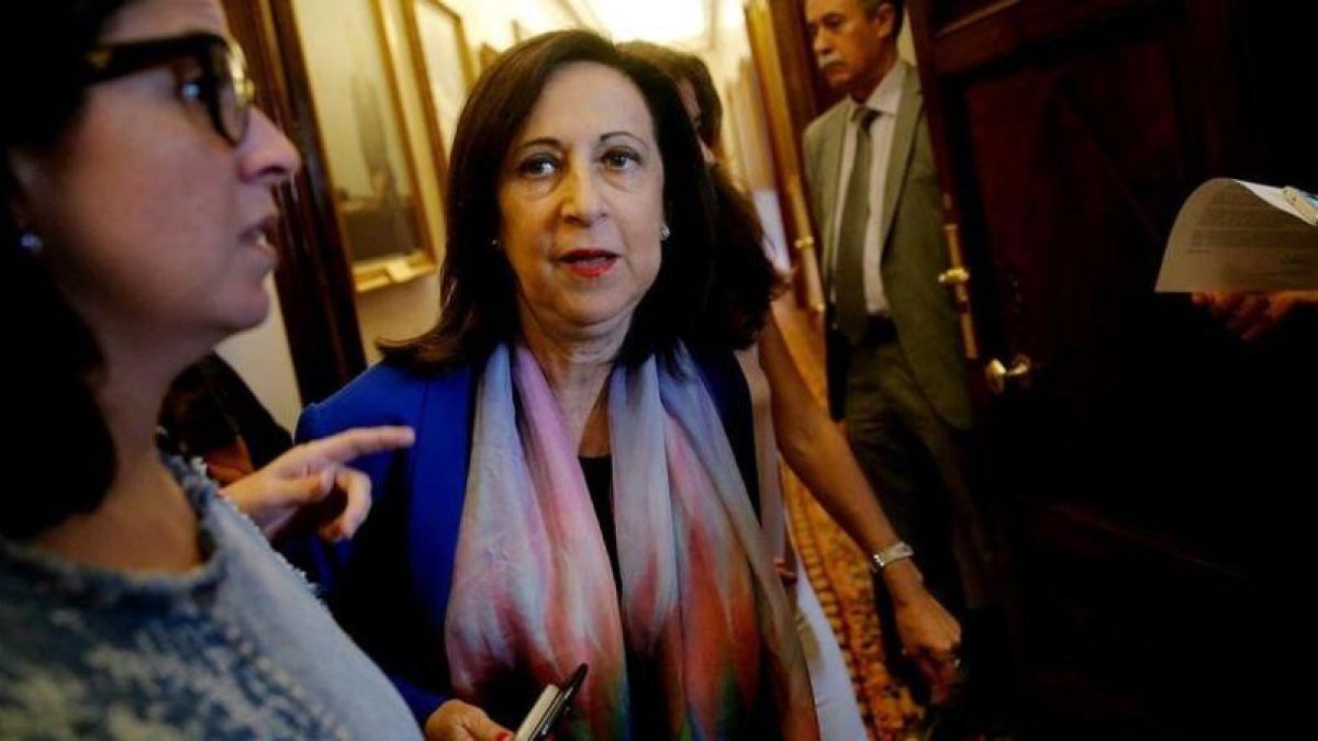 La portavoz del PSOE en el Congreso, Margarita Robles, a su salida de la Junta de Portavoces el pasado 3 de octubre.-JOSÉ LUIS ROCA