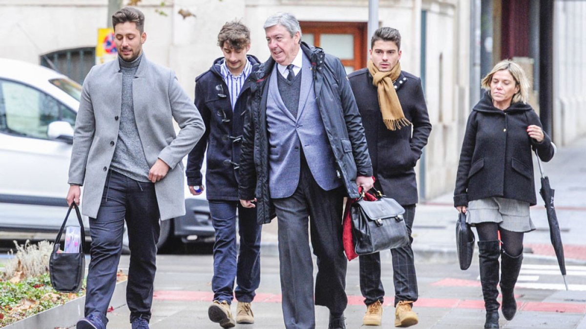 Los exjugadores de la Arandina se dirigen al Palacio de Justicia durante el juicio. Israel L. Murillo