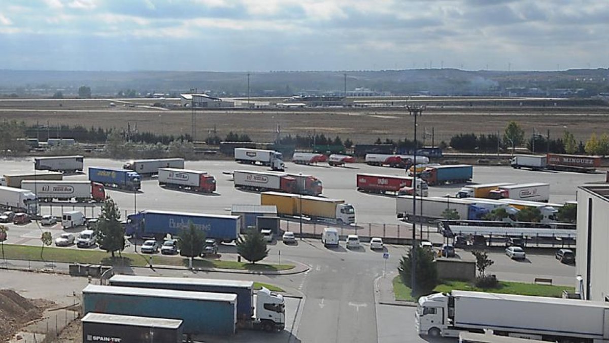 Los terrenos de la ampliación de Puerto Seco, cedidos por Aena, se ubican al fondo de la imagen.-ISRAEL L. MURILLO