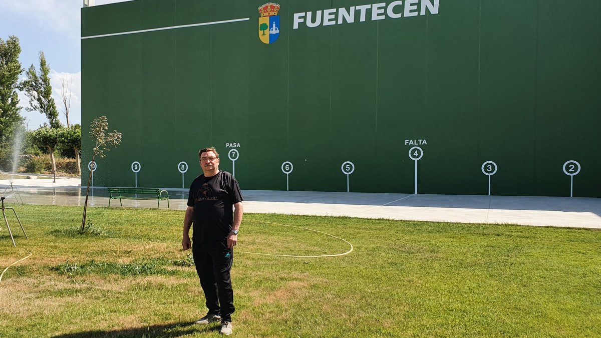 Juan Martín, alcalde de Fuentecén: «Si no compartes color político con la  administración, llega menos»