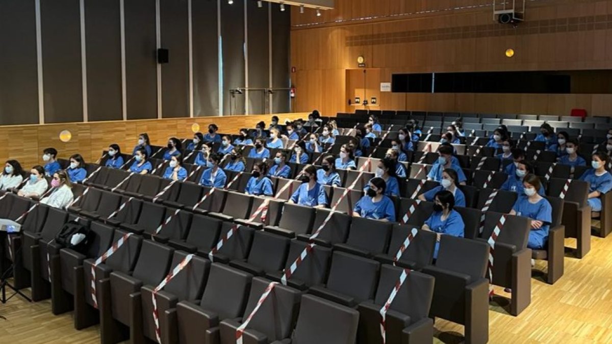 Acto de bienvenida a las 60 estudiantes de Enfermería. ECB