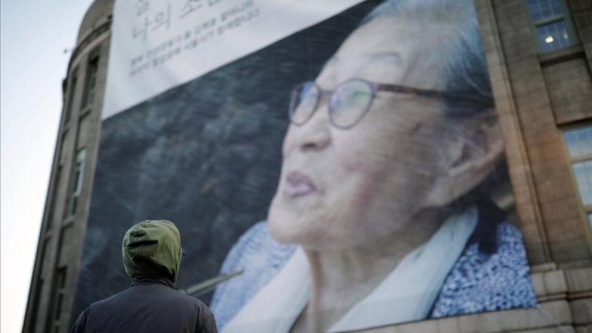 Retrato de Kim Bok-Dong, símbolo de las esclavas sexuales surcoreanas para las tropas de Japón en la segunda guerra mundial.-KIM HONG-JI (REUTERS)