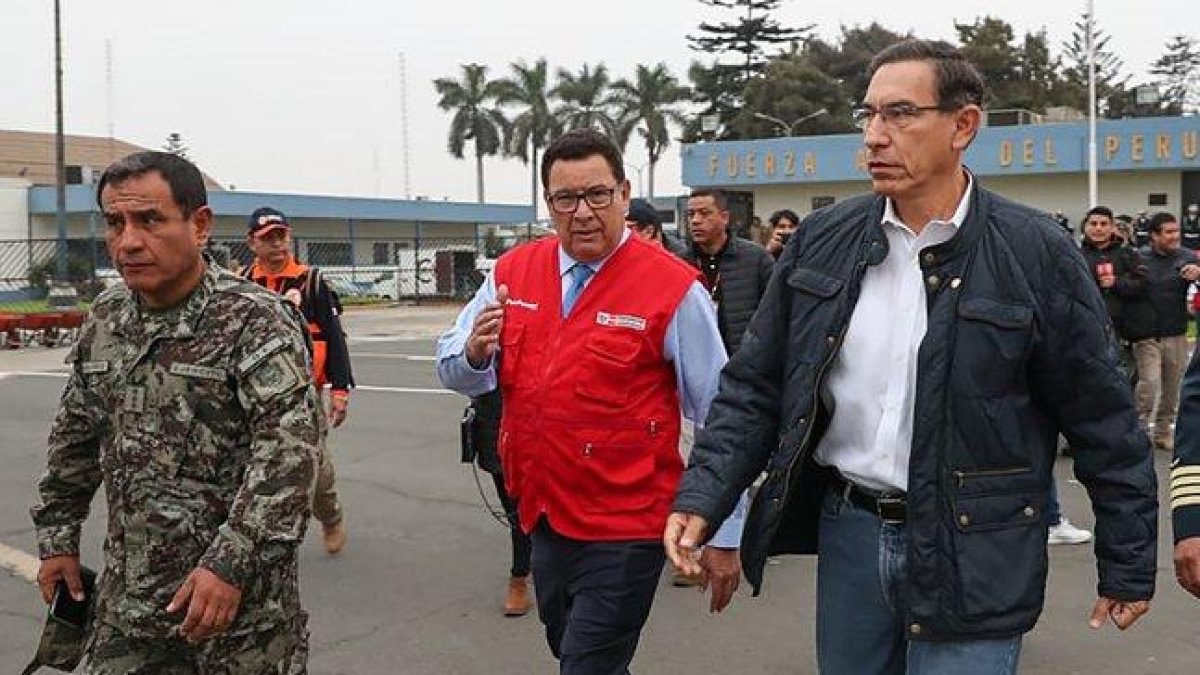 El presidente de Perú, Martín Vizcarra , durante su gira por la zona afectada por el terremoto.-AFP / PRESIDENCIA DEL PERU