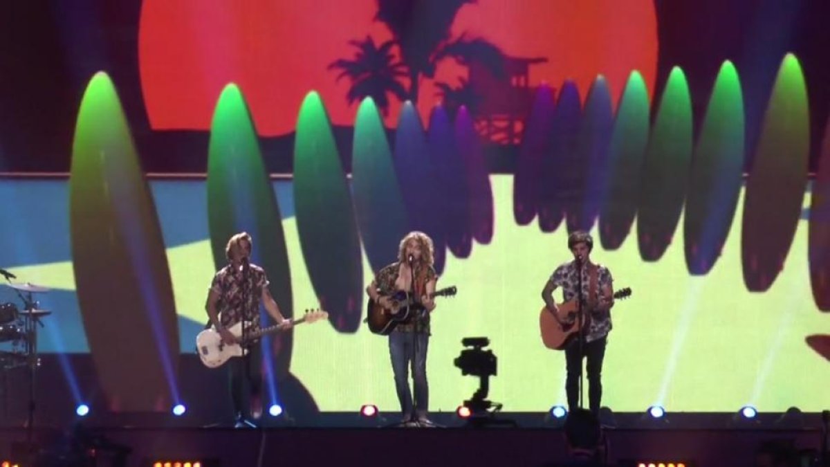 Manel Navarro, representante de TVE en el Festival de Eurovisión, durante su primer ensayo en el certamen, que se celebrará en Kiev el próximo sábado, 13 de mayo.-
