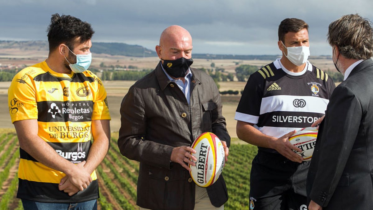 Jesús Julio Carnero presentó en la localidad burgalesa de Mahamud la colaboración de Tierra de Sabor con los equipos de rugby de Castilla y León. ICAL
