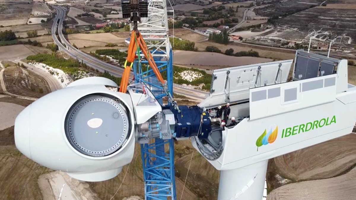 La instalación requiere grúas y unos caminos adaptados a los transportes pesados. ICAL