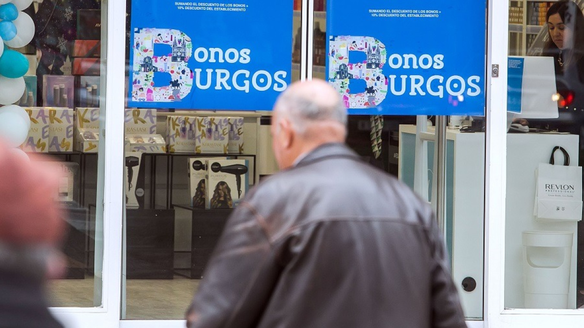 Letrero de una campaña de bonos al consumo. TOMÁS ALONSO