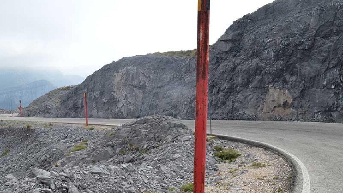 Carretera de Lunada a su paso por la provincia de Burgos.-ECB