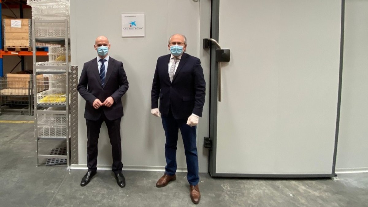 Julián Martinez Pantoja, Presidente del Banco de Alimentos de Burgos y Javier Marín, Responsable de Acción Social de CaixaBank cerrado este acuerdo. ECB