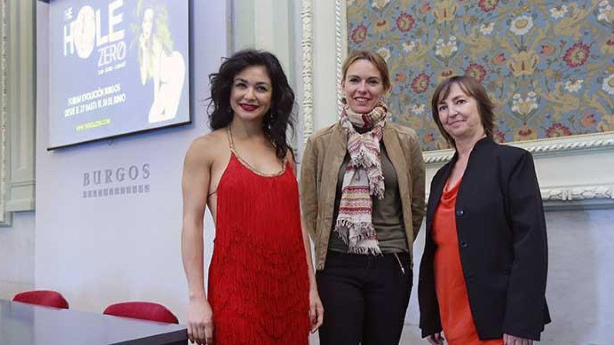 A la izquierda, Cano, junto a la presidenta en funciones del IMC, Lorena de la Fuente, y Póo.-RAÚL G. OCHOA