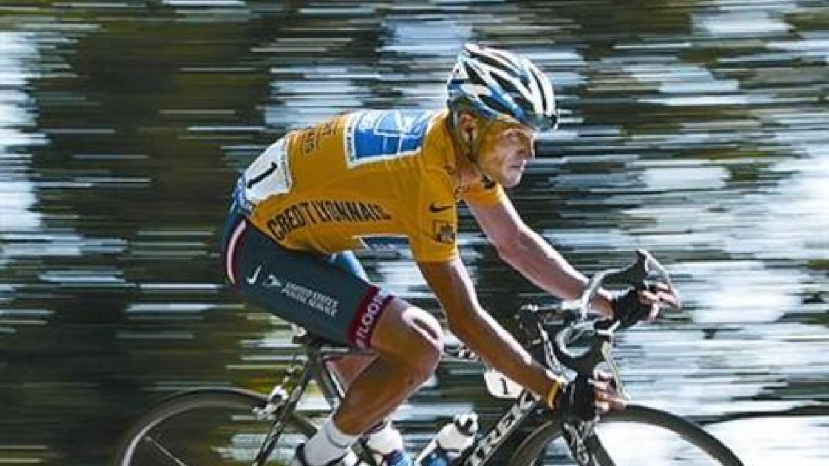 Lance Armstrong con el jersey amarillo y la publicidad de US Postal.-