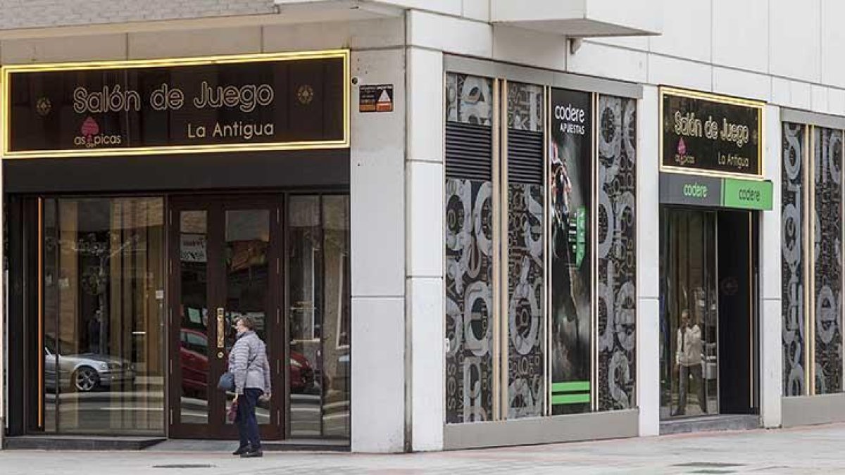 Salón de juego en el barrio de Gamonal.