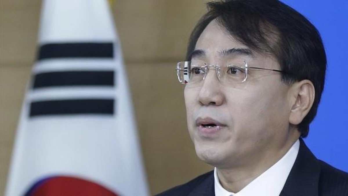 Lee Sukjoon, Ministro de Coordinación Política de Corea del Sur, anunciando sanciones contra Corea del Norte por las pruebas nucleares.-Ahn Young-joon