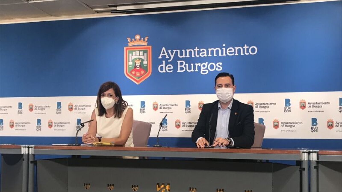 Nuria Barrio y Daniel de la Rosa en una comparecencia de prensa.