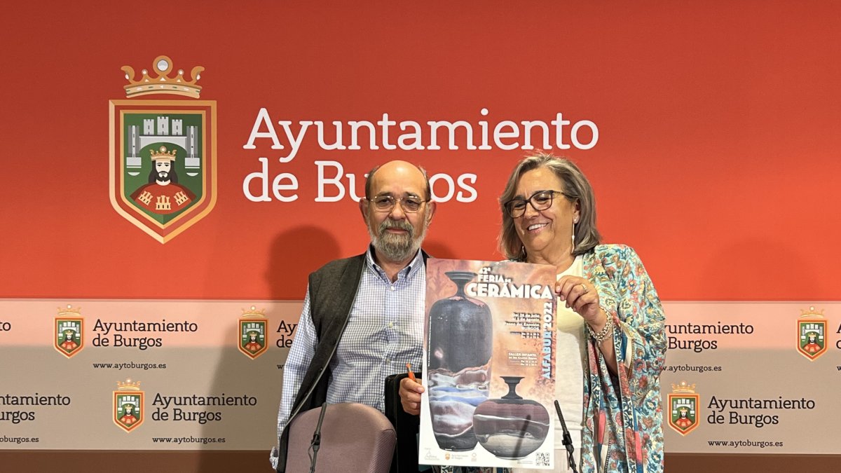 Eugenio Ortiz y Rosa Niño, esta mañana, en la presentación de la feria en el Ayuntamiento de Burgos. ECB