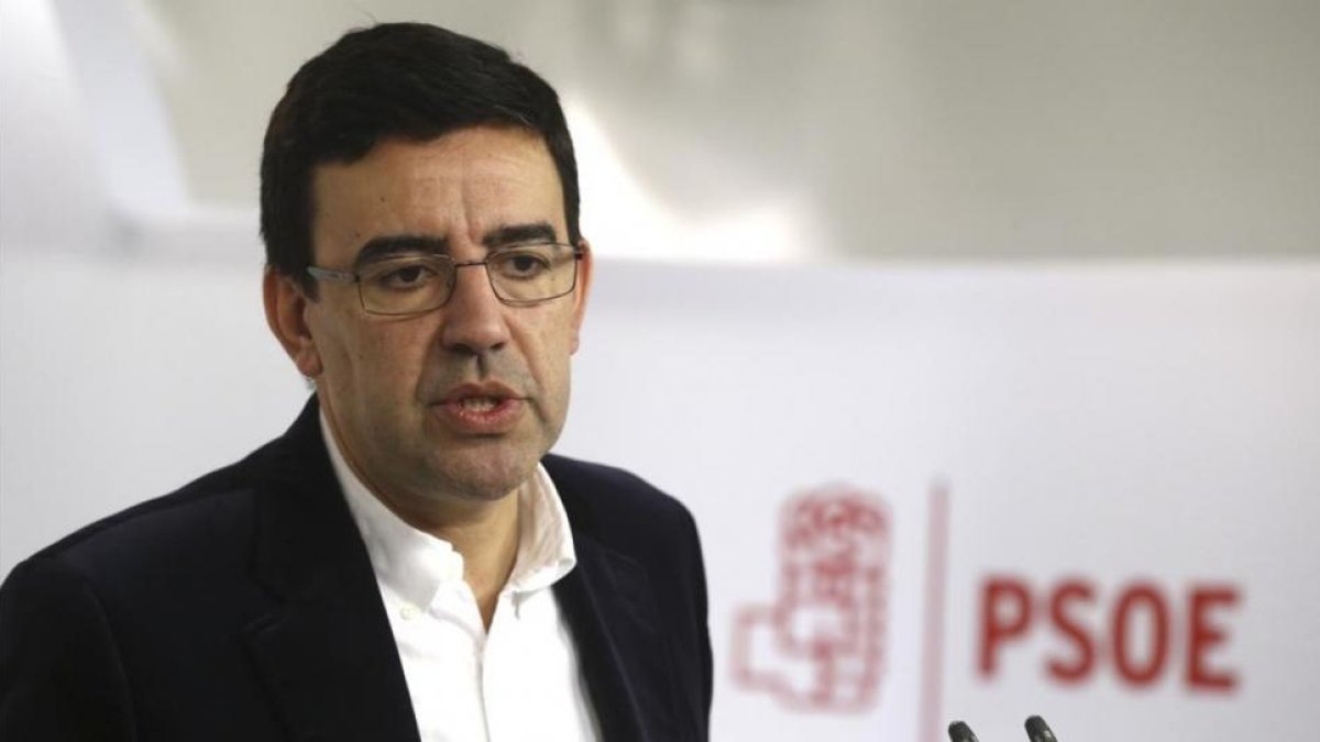 Mario Jiménez en la sede del PSOE en Ferraz (Madrid).-EFE / PACO CAMPOS